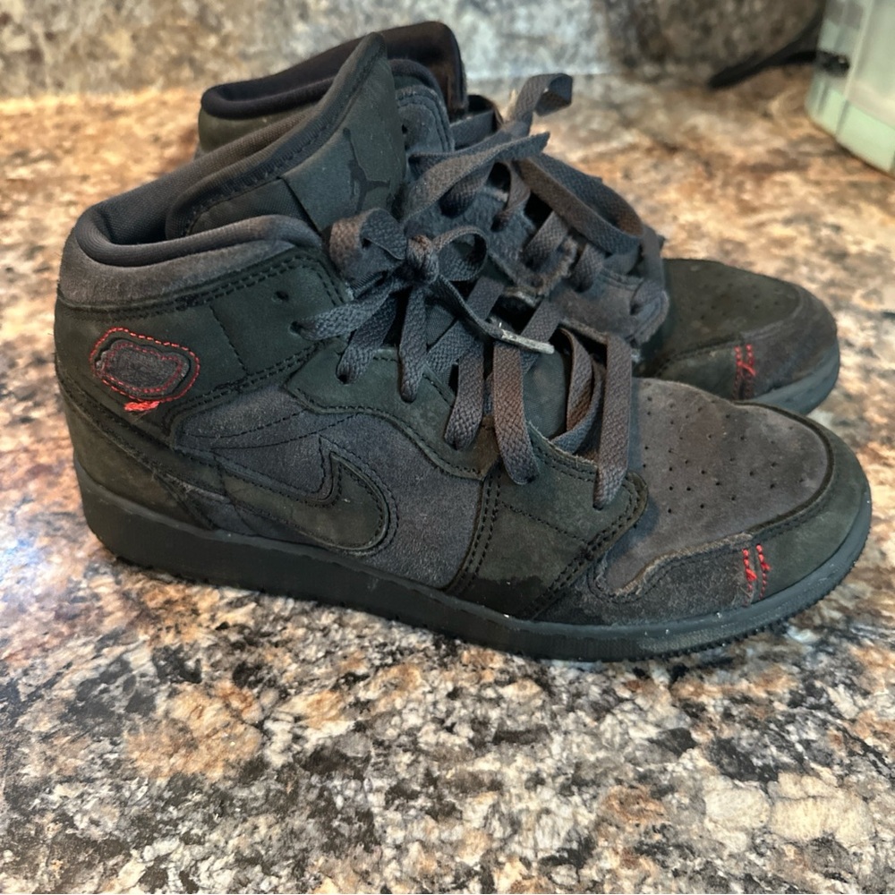 2023 Nike Air Jordan Retro 1 Mid SE Craft FQ7742-001 Youth Size 6Y